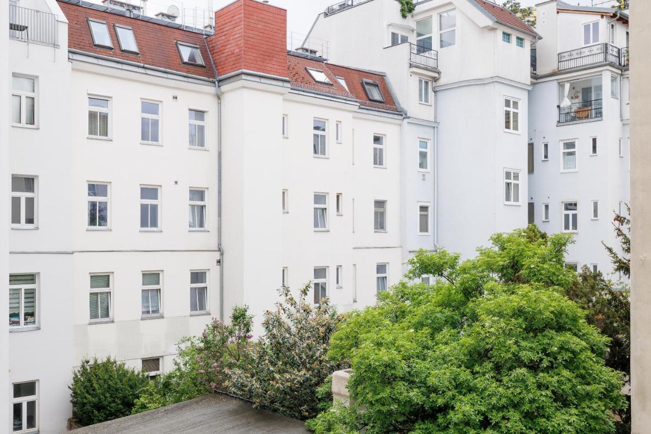 Charming Apartment Near Center Bécs Kültér fotó